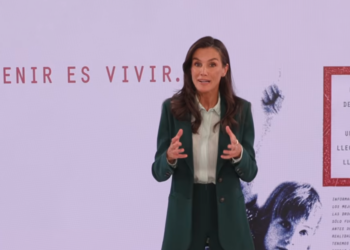 La Reina Letizia alerta de los riesgos de las adicciones para la salud mental de los jóvenes