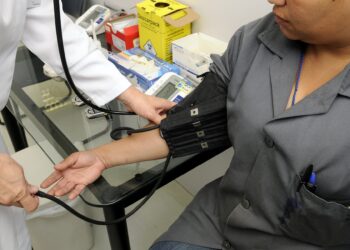 La OMS confirma que el nivel educativo influye en el riesgo de padecer hipertensión y diabetes