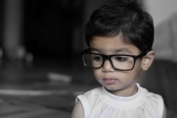 El Gobierno amplía hasta 2027 las ayudas de 100 euros para gafas y lentillas de menores de 16 años
