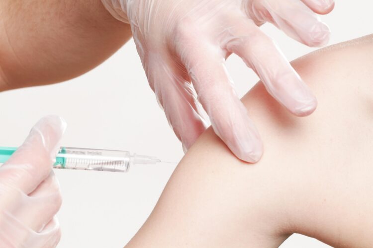 Una vacuna contra el melanoma logra reducir un 42% el riesgo de recaída